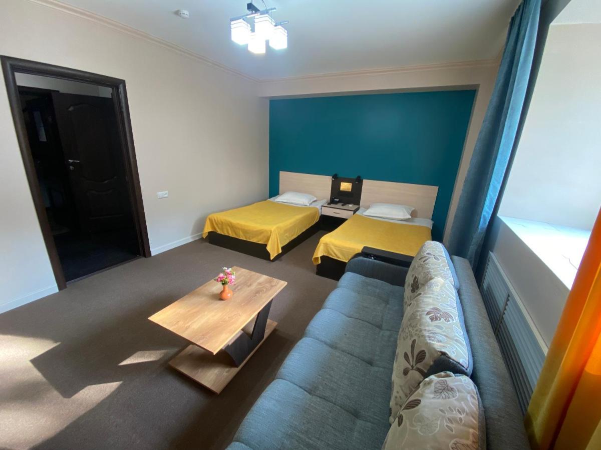 Ulpan Mini Hotel Astana Eksteriør bilde